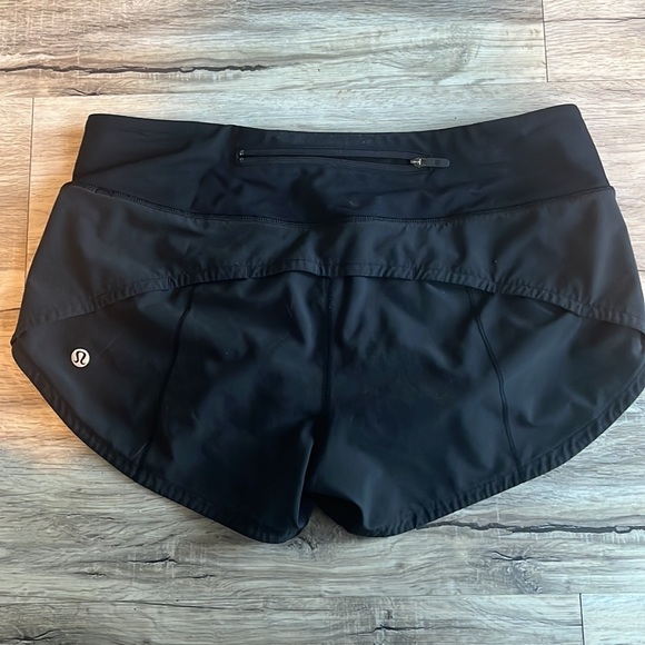 Speed Up Mid Rise 2.5 inch Lululemon shorts - Picture 2 of 6